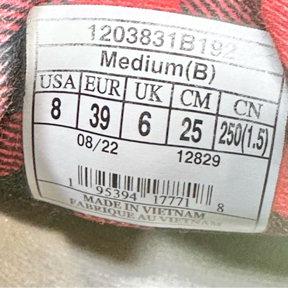 Brooks Levitate 6 Run Merry Christmas Running Shoes Women’s Size 8 White Red - Picture 9 of 9